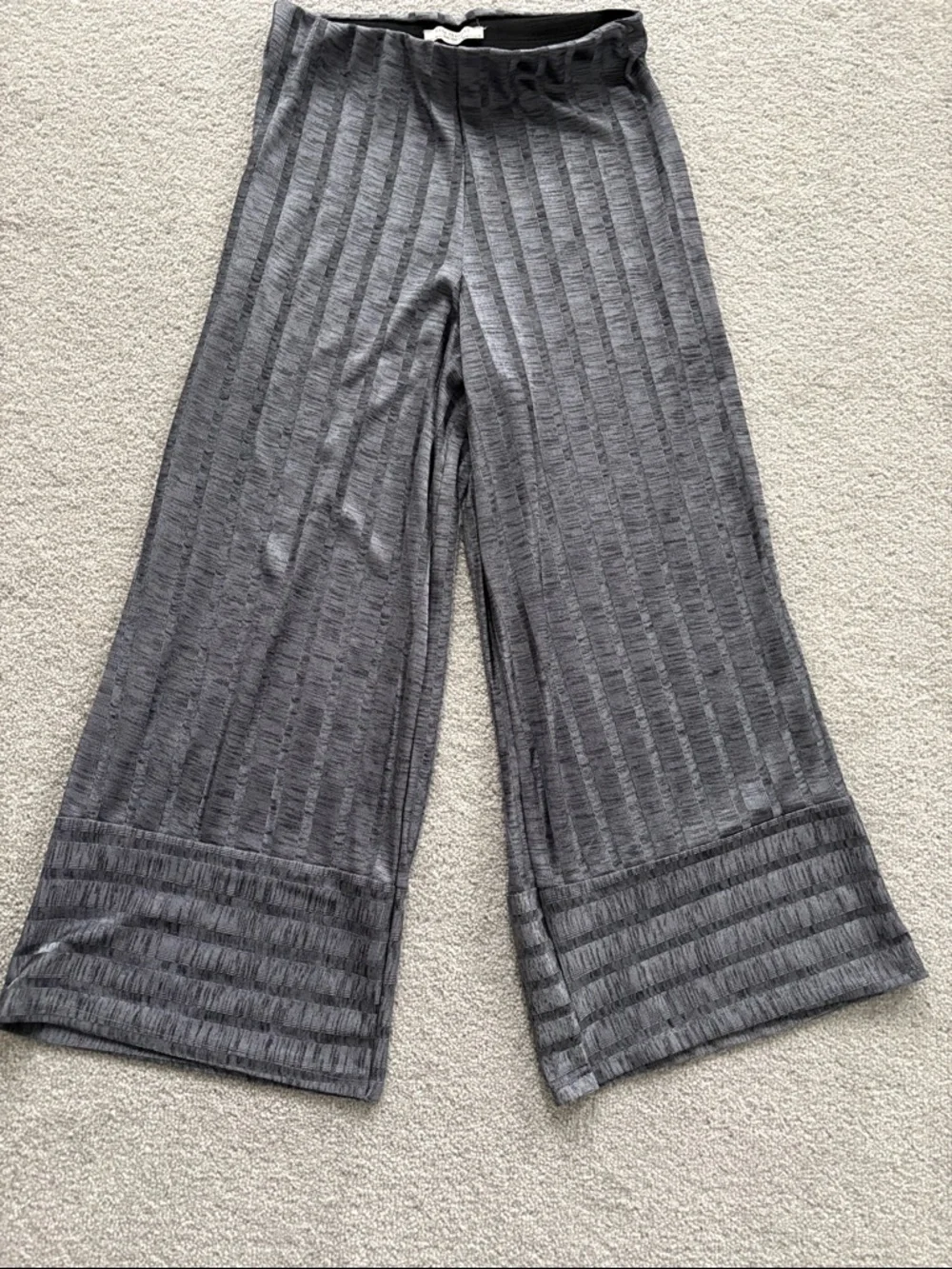 Zara Wide-Leg Ribbed Culotte Pants in Charcoal - Picture 2 of 5